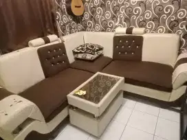 Edisi pindahan mau di jual aj sofa sudut L plus meja masih layak pake