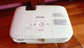 LCD Proyektor Epson EB-X9 XGA Normal Terang Warna Tajam