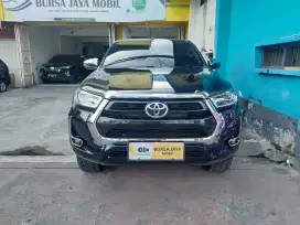 TOYOTA HILUX V 2.4 DC 4×4 A/T HITAM 2023