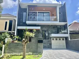 MILIKI RUMAH MEWAH 2,5 Lantai Citraland Cluster Woodland Hadap Timur