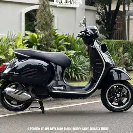 PIAGGIO VESPA GTS 150 4V IGET ABS LED Tahun 2020 WARNA BLACK
