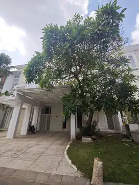 Lariz Embassy pakuwon semi furnish dkt graha familly