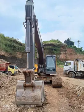 DIJUAL EXCAVATOR VOLVO EC200D