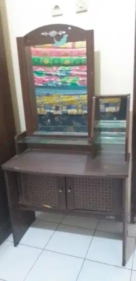 MEJA RIAS KACA KAYU ISTIMEWA