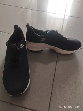 Sepatu Olahraga Neo Sport