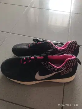 Sepatu Nike Wanita Sport