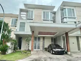 RUMAH CLUSTER ELITE Pakuwon Indah La Riz 3 Lantai dengan Lift Pribadi