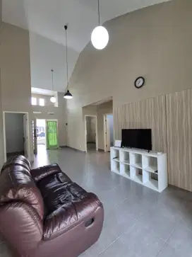 Harga Nego, Disewakan Rumah Semifurnish Di Area Kota baru Parahyangan