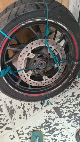 Velg ori dan ban lengkap cbr 150 thn 2017