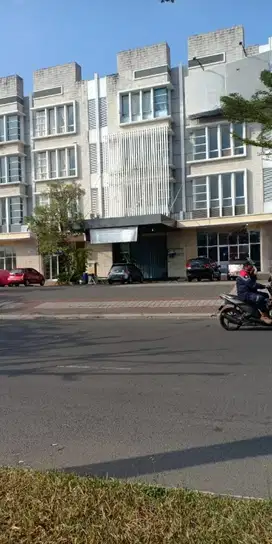 Dijual ruko luas ramai di Mega Boulevard Harapan Indah Bekasi