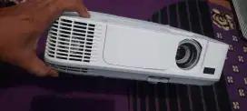 Proyektor NEC 230