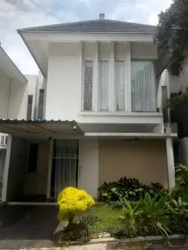 Rumah terang di kluster yang asri