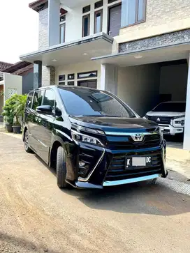 Toyota Voxy AT 2020