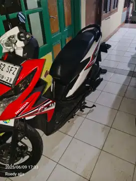 Di jual beat warna merah putih