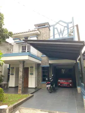 Hbe. Rumah Kolam Renang Disewakan di Cluster My Home Lippo Cikarang