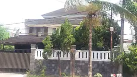 Rumah 2,5 Lantai Lokasi Strategis, Cocok Untuk Usaha Cafe/Kantor