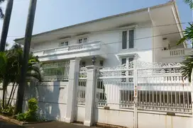 Rumah 2lt Ada Pool di Permata Hijau, Hanya 12 Menit ke Tol Kuningan