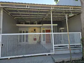 Disewakan rumah semi furnished green semanggi  Rungkut dkt stikom merr