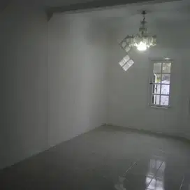 Rumah Dalam Perumahan Dekat Hotel Hyatt Tidak Jauh dari UGM