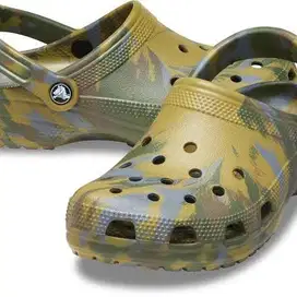 crocs classic marbel new M6W8