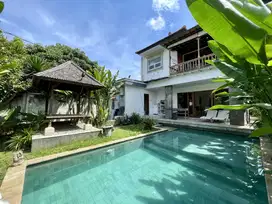 (J23) TURUN HARGA MODERN TROPIS VILLA DI LOKASI PREMIUM UMALAS