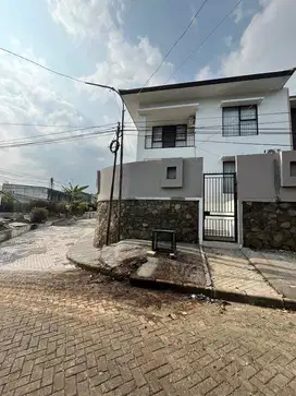 Rumah Villa Modern Hook Ada Kolam Renang Setiabudi Regency Bdg Utara