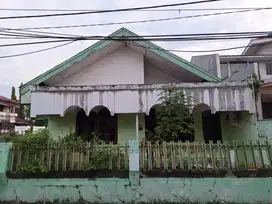 Kelapa Gading Permai. Rumah 1 1/2 Lantai. Timur