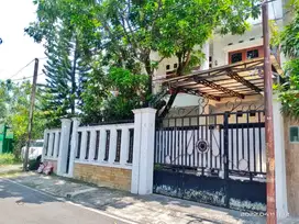 Rumah mewah 2 lantai lokasi strategis di sumber banjarsari Surakarta