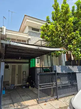 RUMAH 2,5 LANTAI PIK 1 LAYAR PERMAI