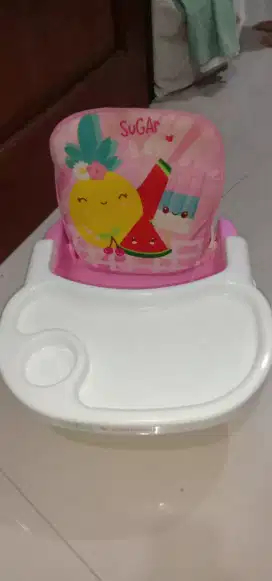 Kursi makan bayi