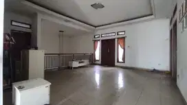 Lokasi.  Super. Strategis.  Rmh. Luas.  Cck.   Untuk. Usaha
