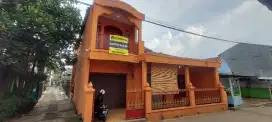 Rumah Pinggir Jalan