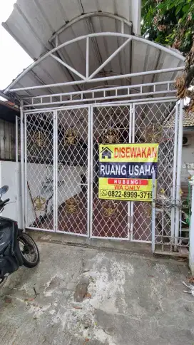 DISEWAKAN Ruang Usaha startegis di Depok Beji depan Lapangan Hawai