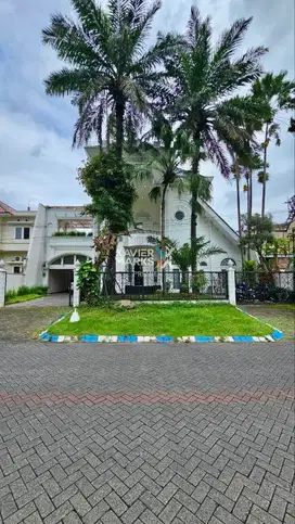 Rumah mewah private pool boulevard pbi araya malang