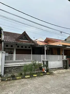 Dijuak Rumah Terawat Komplek Pasteur dekat Jalan Tol