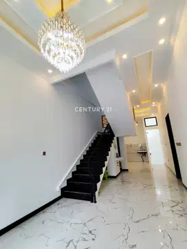 Rumah 3 Lantai Modern Klasik Eropa Di Pulomas S8166