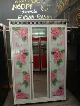 Lemari anti rayap bahan aluminium