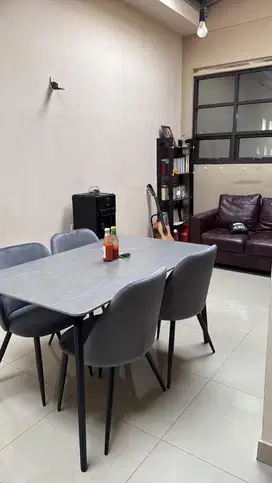 Meja makan minimalis informa (satu set dengan kursi