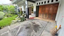 Jual rumah bonus seisinya lokasi jajar solo lt 239m hrg 1,8Myd nego