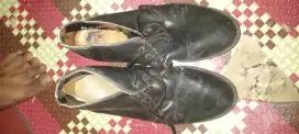 Sepatu kulit abri
