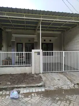 RUMAH DI KONTRAKAN DI MENGANTI GRESIK