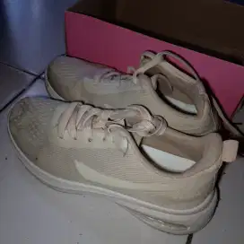 Preloved sepatu cwe cwo pvn