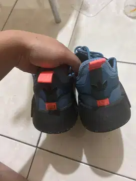 Sepatu Adidas NMD R1