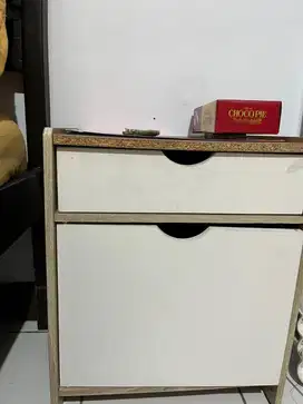 Nakas Meja Minimalis