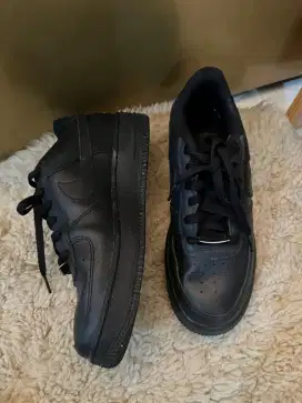 Nike Air force One hitam