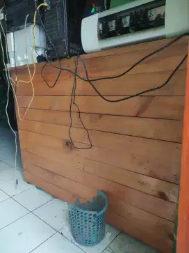 Meja Kantor kayu pinus model Bar second Kokoh rangka besi Holo