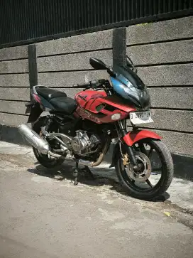 Bajaj Pulsar 220f low km