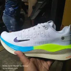 Sepatu Nike infinity run