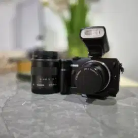 Canon EOS M Lensa Kit dan Lampu Flash