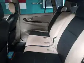Kijang innova V at 2012
